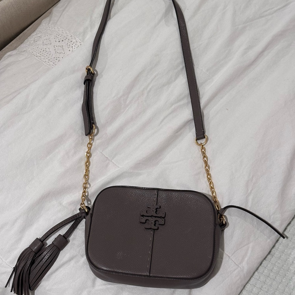 Tory Burch McGraw Camera Bag Silver Maple Crossbody Bag with Gold Hardware - Picture 2 of 9